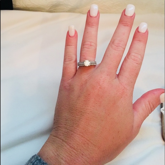 Size 7 engagement ring 💍 - Picture 3 of 5